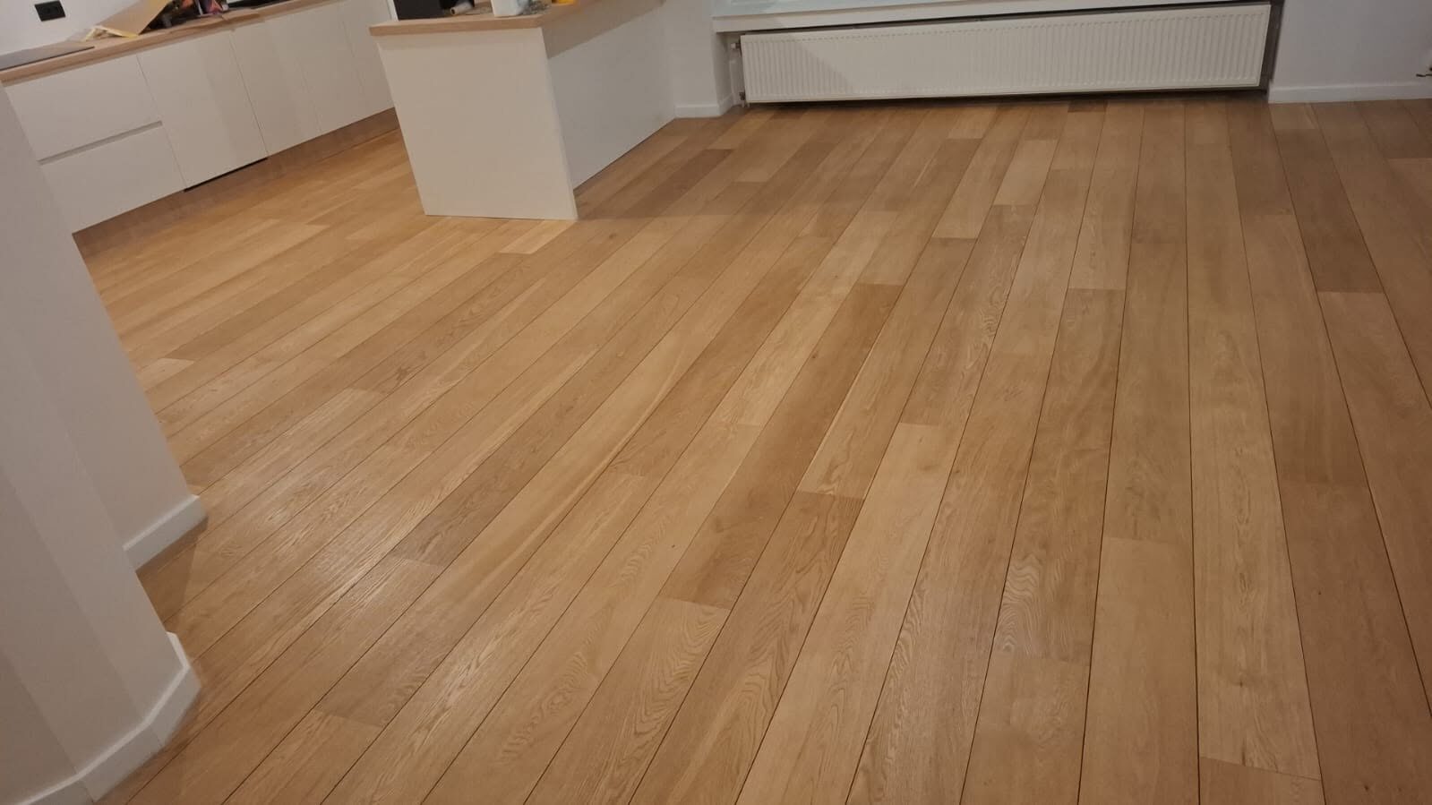 Gerestaureerd parket met radiator