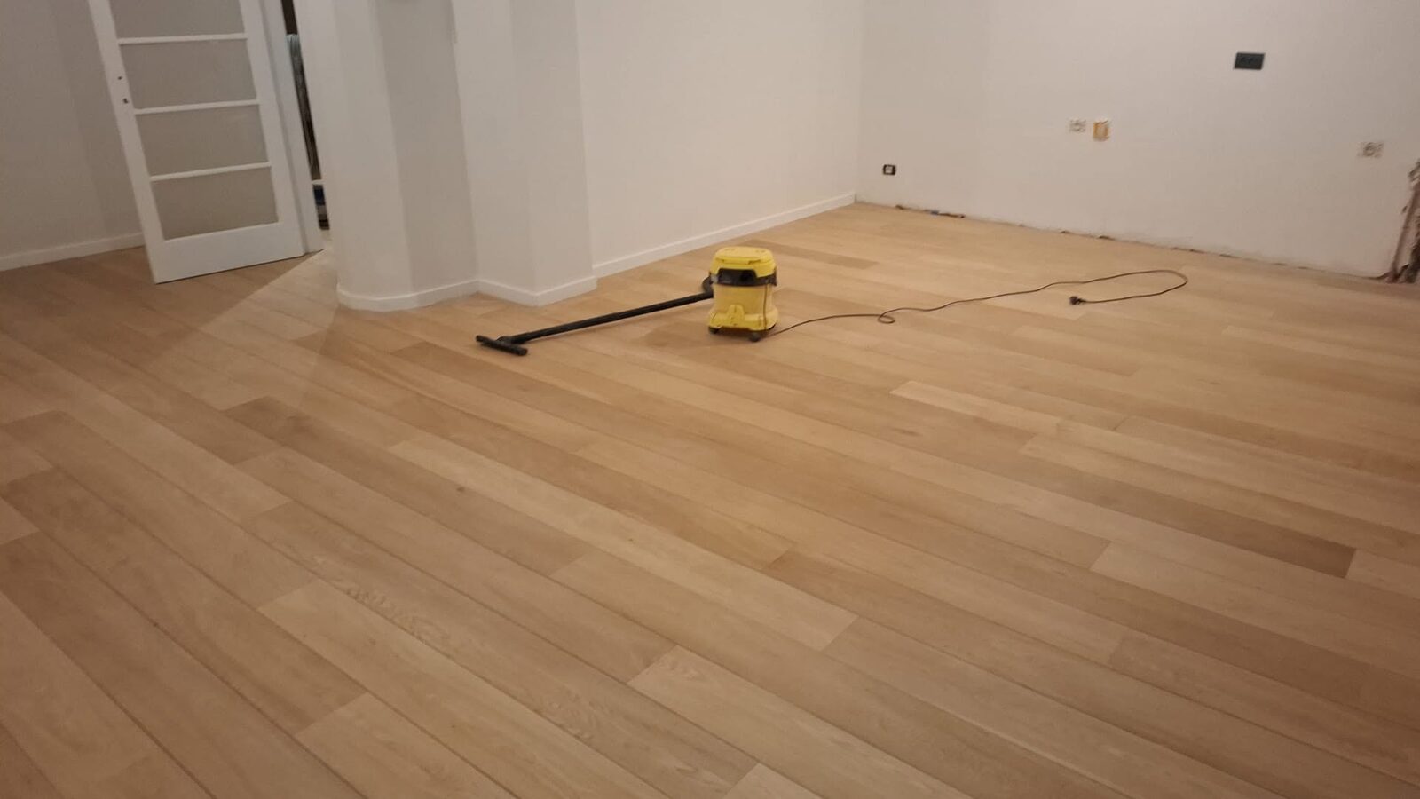 Parket schuren tijdens de werken